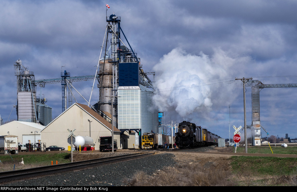 CP 2816 / fertilizer mill south of Harvey, ND